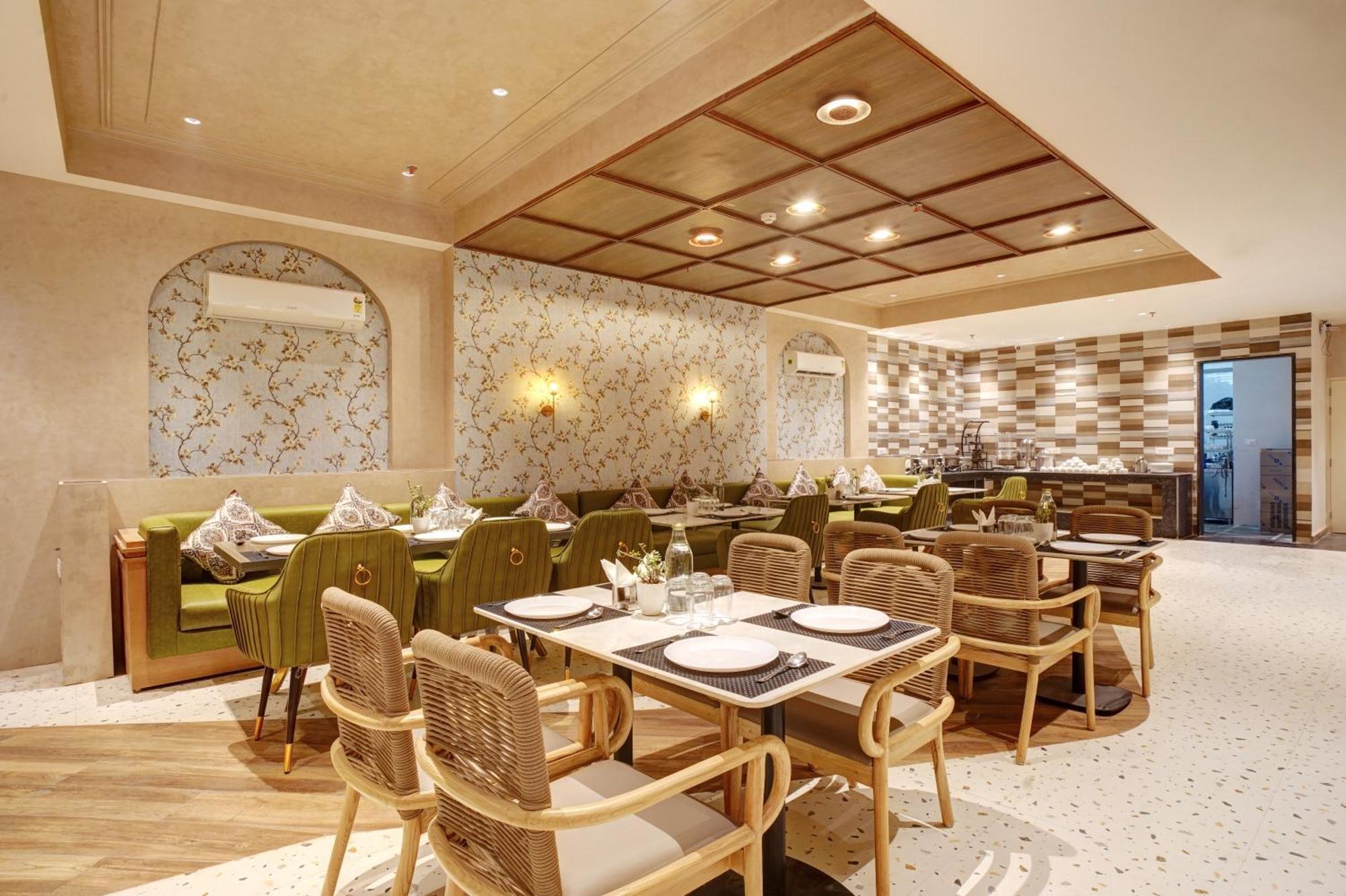 Iva Premium Delhi Airport With Airport Drop Otel Yeni Delhi Dış mekan fotoğraf