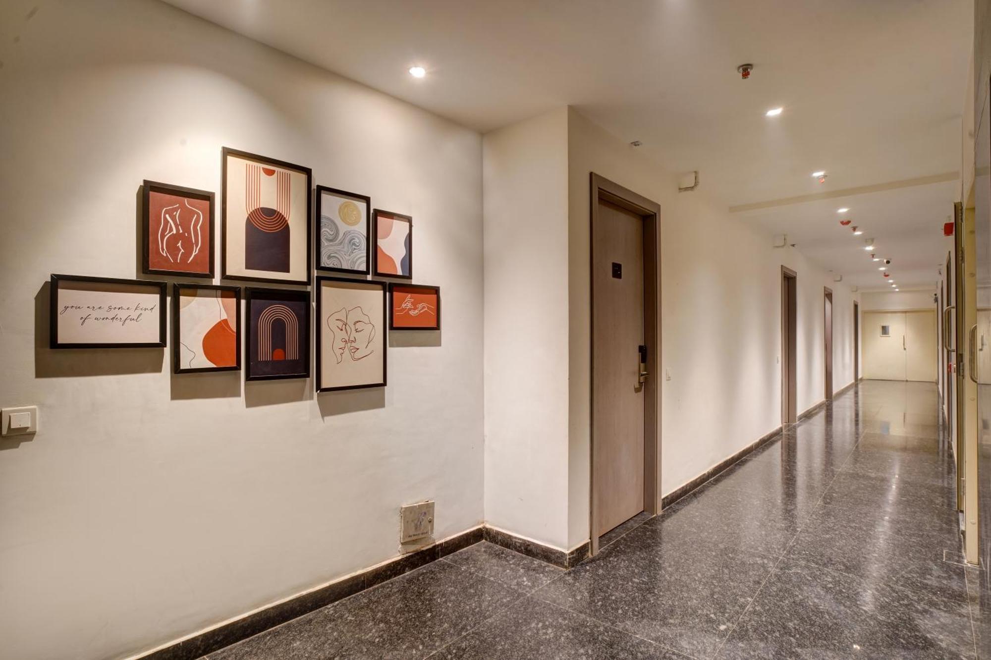 Iva Premium Delhi Airport With Airport Drop Otel Yeni Delhi Dış mekan fotoğraf