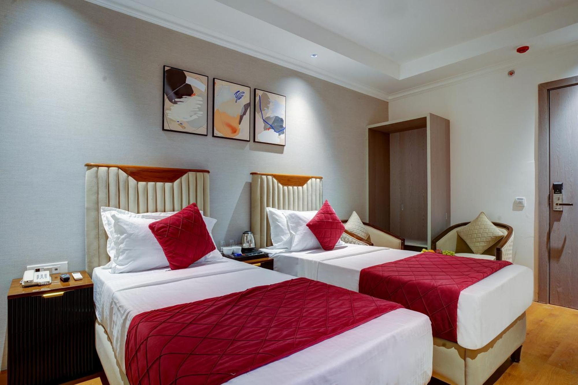 Iva Premium Delhi Airport With Airport Drop Otel Yeni Delhi Dış mekan fotoğraf