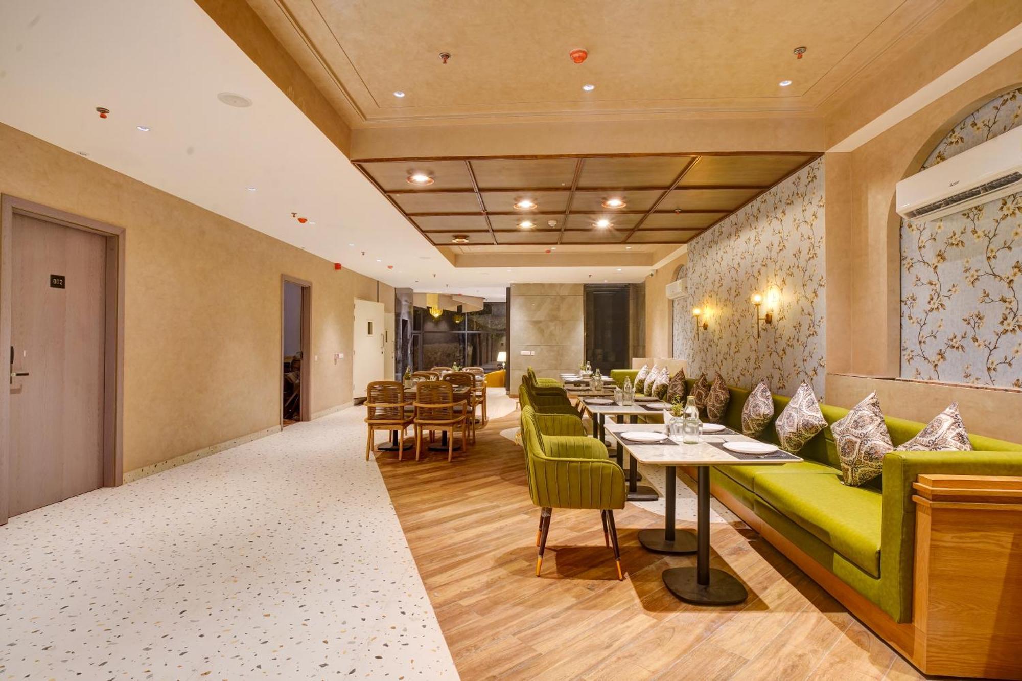 Iva Premium Delhi Airport With Airport Drop Otel Yeni Delhi Dış mekan fotoğraf