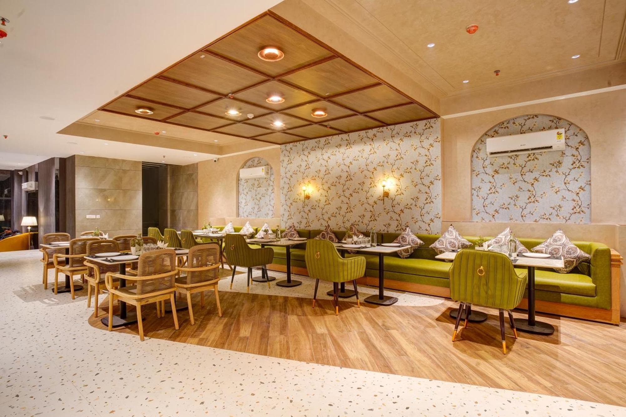 Iva Premium Delhi Airport With Airport Drop Otel Yeni Delhi Dış mekan fotoğraf