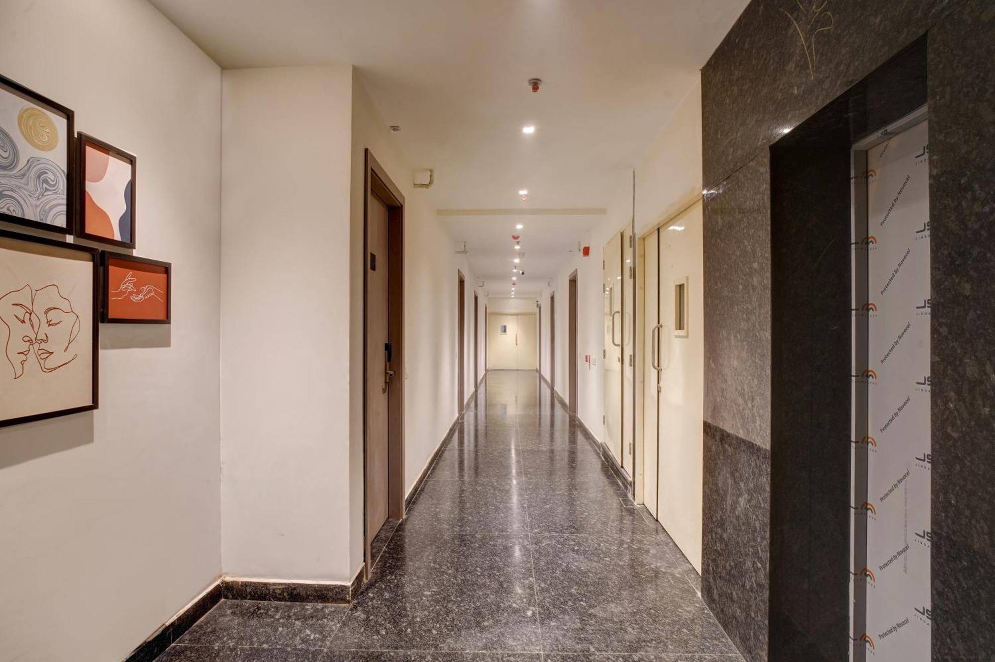 Iva Premium Delhi Airport With Airport Drop Otel Yeni Delhi Dış mekan fotoğraf